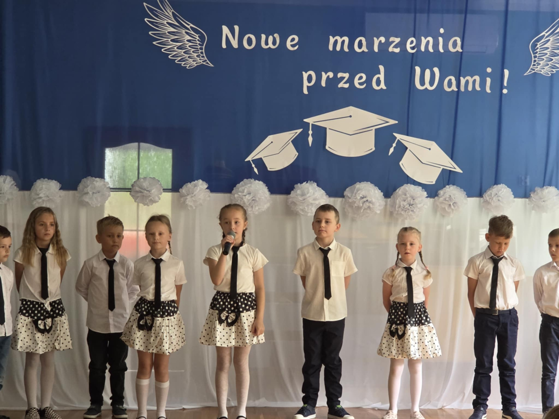  Dzieci w szeregu