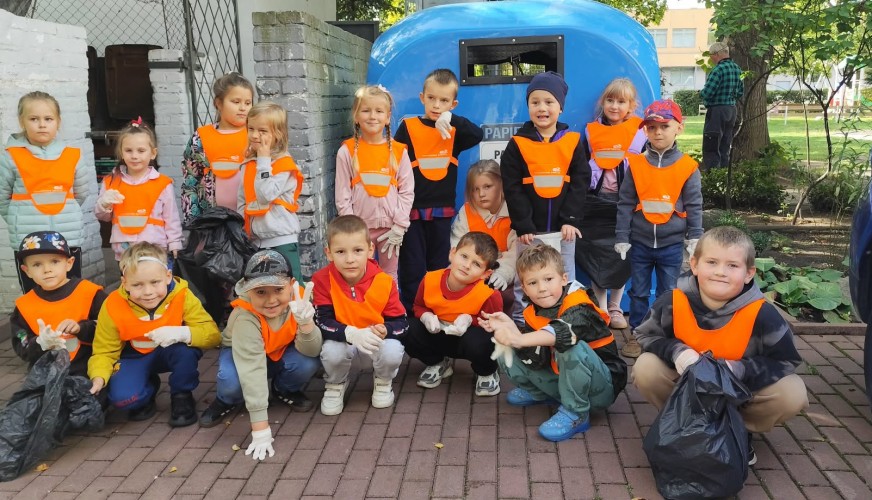 Dzieci w kamizelkach